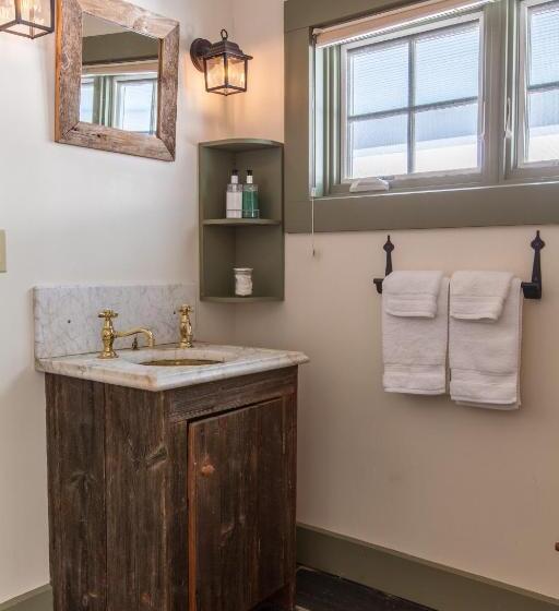 Bed and Breakfast Whitford House And Twin View Barn