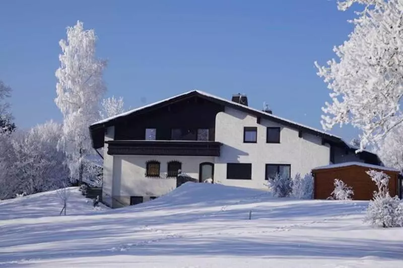 ホテル Ferienwohnungen Bachblick