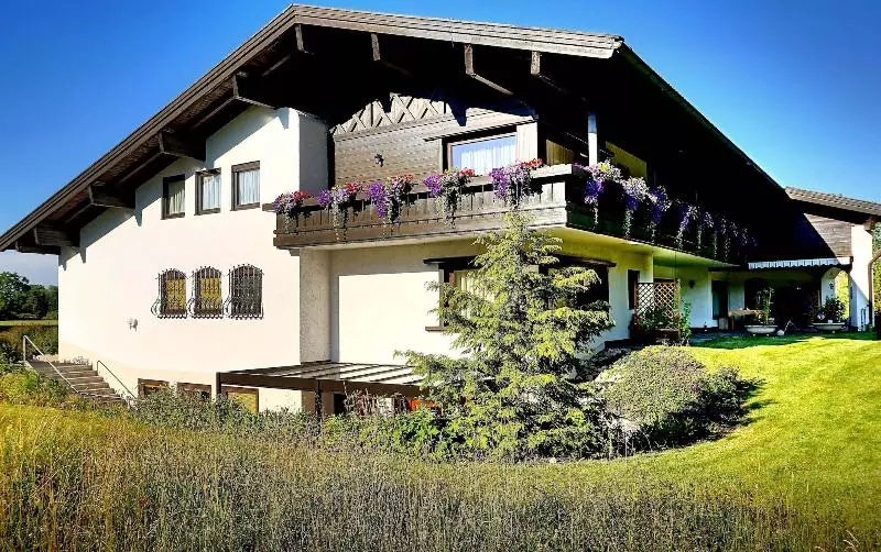 ホテル Ferienwohnungen Bachblick
