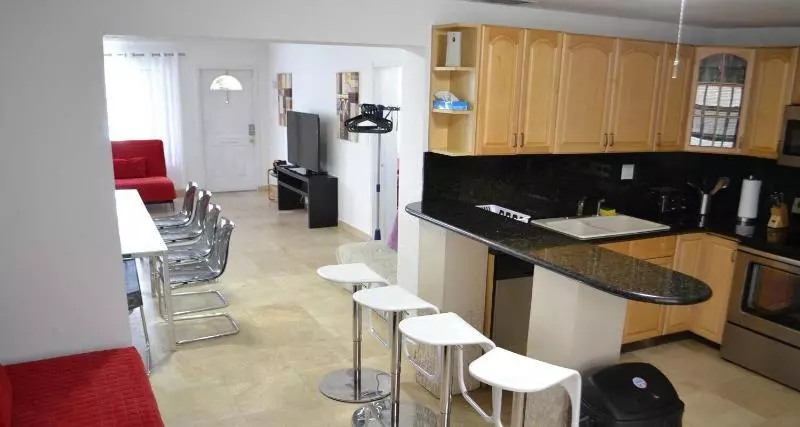ホテル House For 12