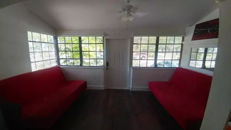 ホテル House For 12