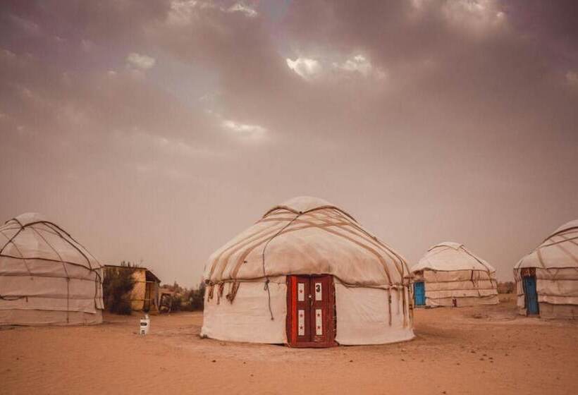 בית מלון כפרי Yurt Camp Aidar