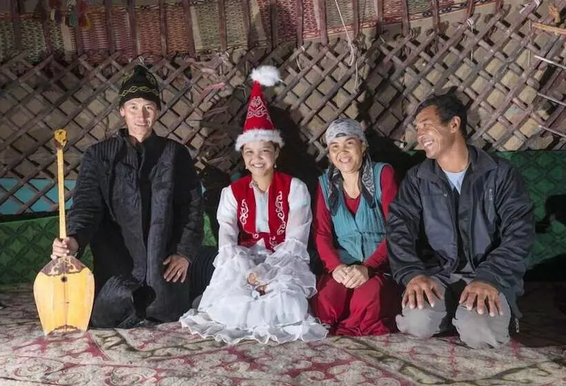 ホテル Yurt Camp Aidar
