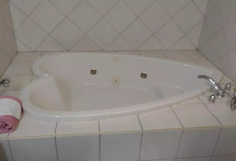 Motelli Midway Lodging