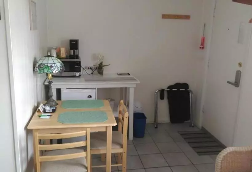 Motelli Midway Lodging