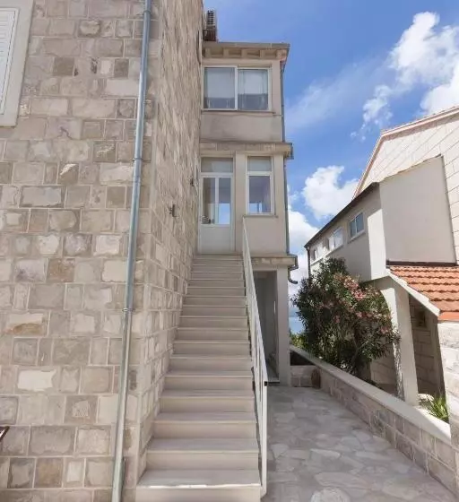 Majatalo Apartments Micika