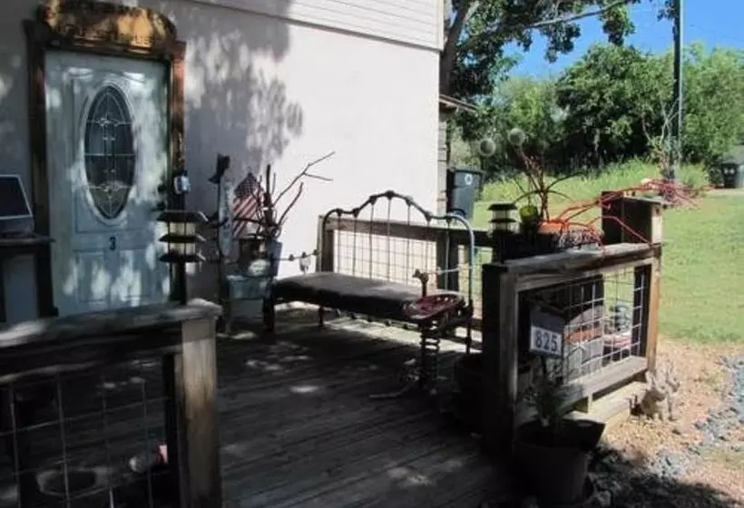 Majatalo Covered Wagon B&b Guesthouse