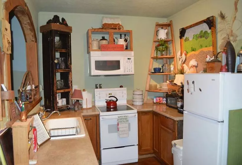 Majatalo Covered Wagon B&b Guesthouse