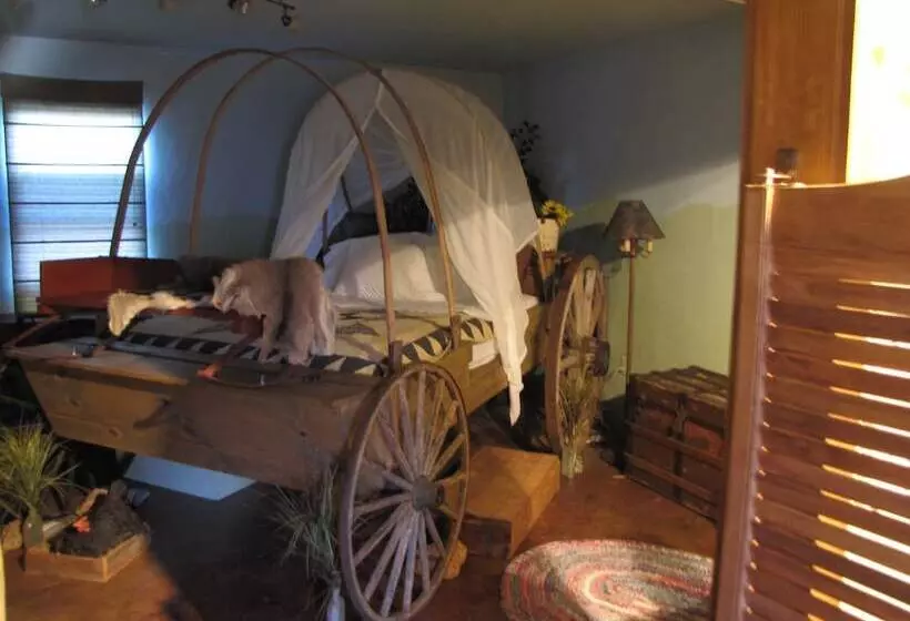 Majatalo Covered Wagon B&b Guesthouse