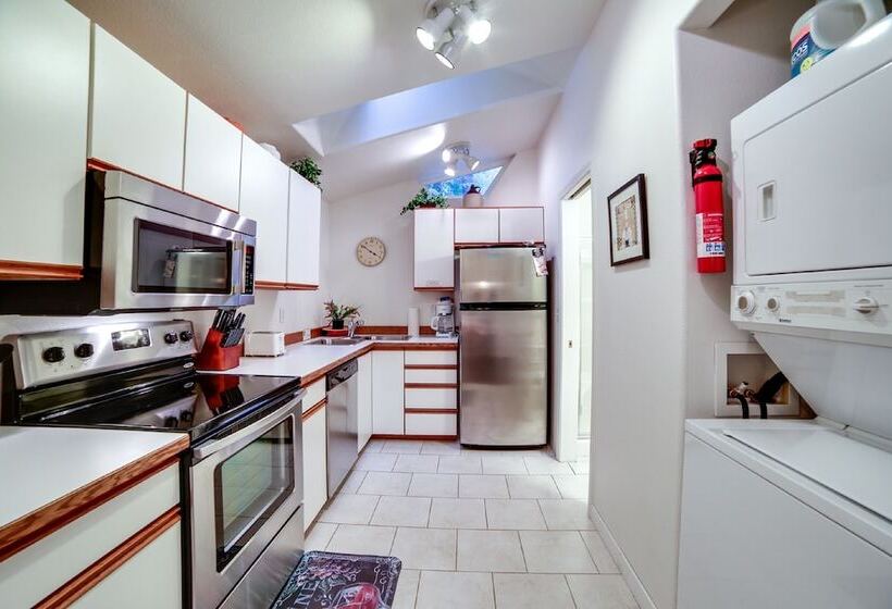 16gs   Hot Tub   Bbq   Pets Ok   Sleeps 2