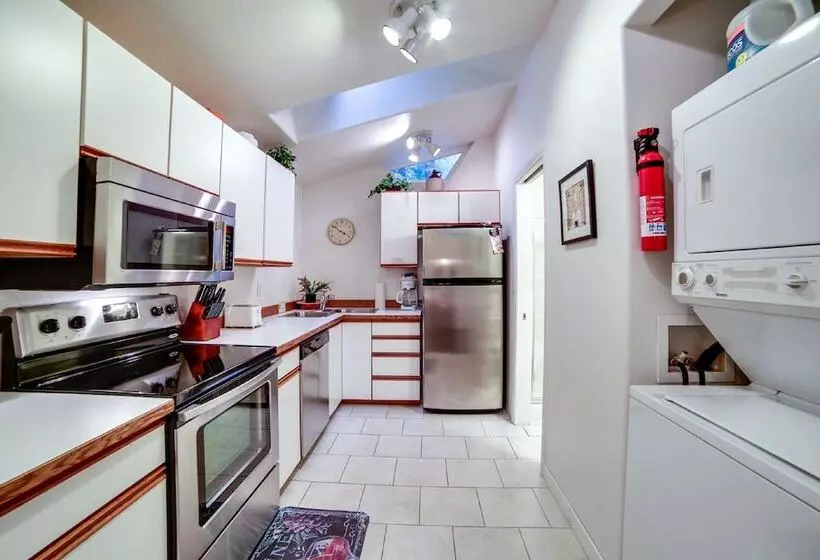 16gs   Hot Tub   Bbq   Pets Ok   Sleeps 2