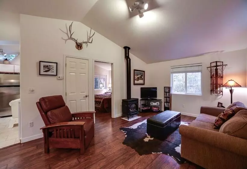 16gs   Hot Tub   Bbq   Pets Ok   Sleeps 2