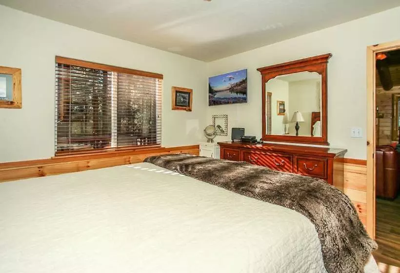 Catalina Creekside Cabin