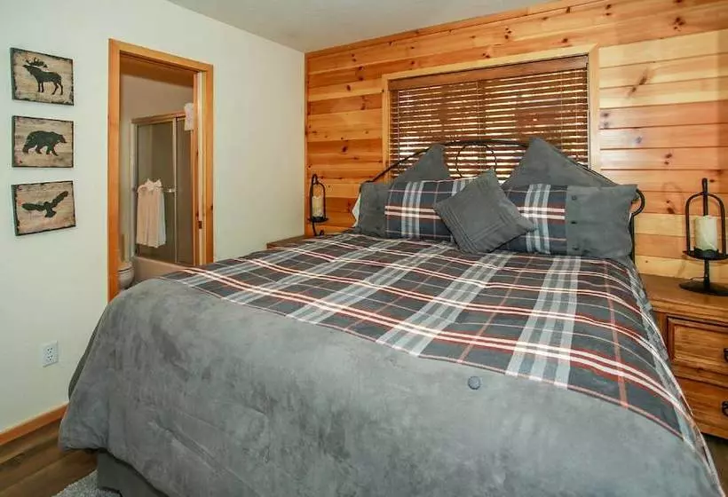 Catalina Creekside Cabin