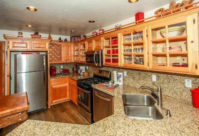 Catalina Creekside Cabin