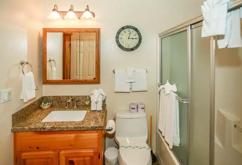 Catalina Creekside Cabin