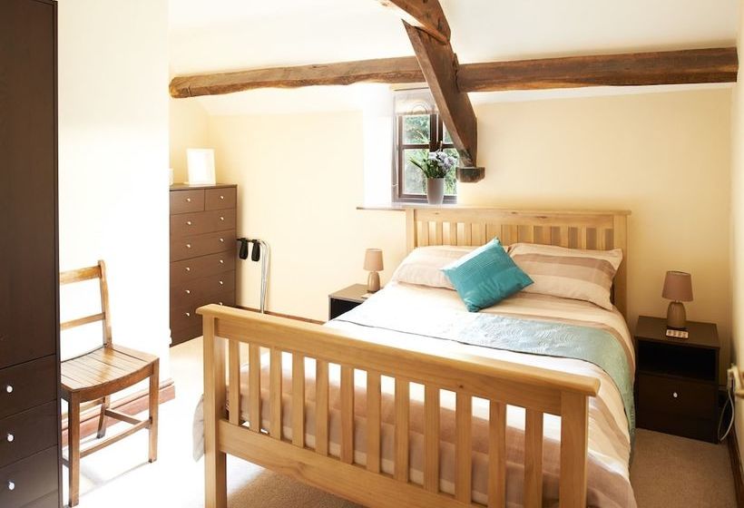 Cottage Near 16th Century Farm With Large Oak Beams & Wonderful Chimney