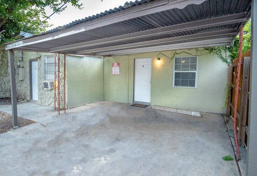 Cozy Guesthouse Near Downtown