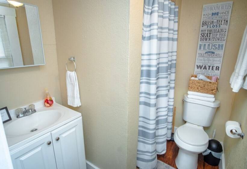 Cozy Guesthouse Near Downtown