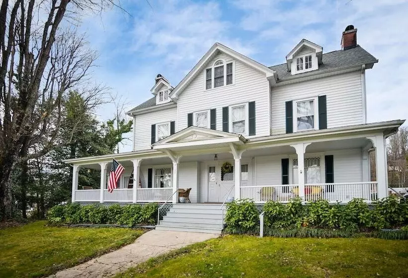 Love Lane Bed & Breakfast