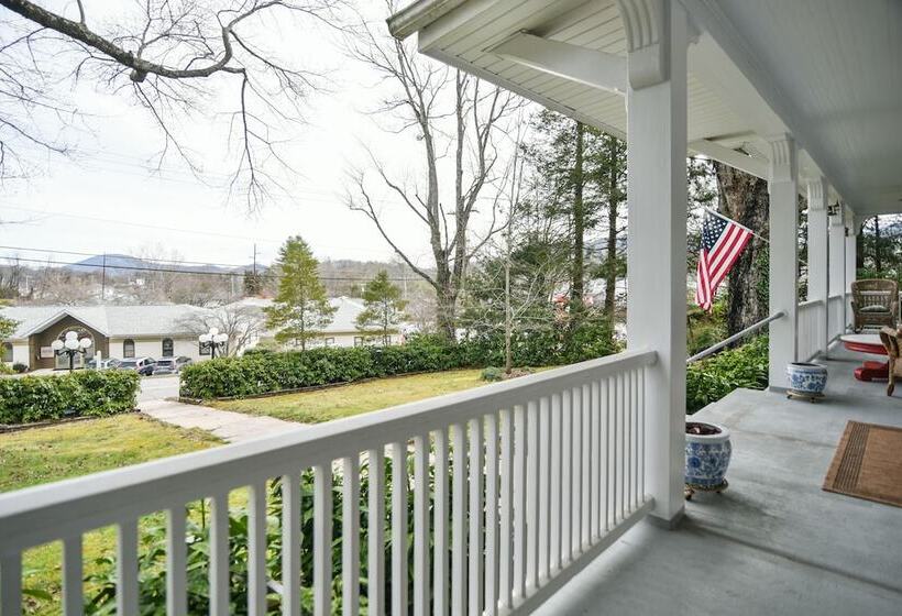 Love Lane Bed & Breakfast