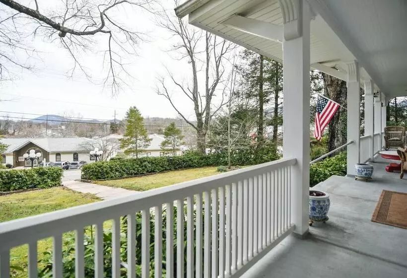 Love Lane Bed & Breakfast