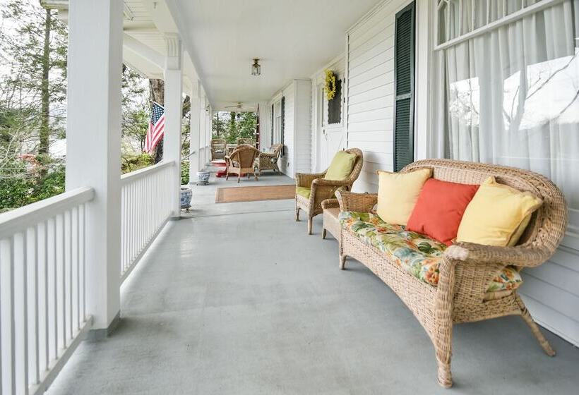 Love Lane Bed & Breakfast