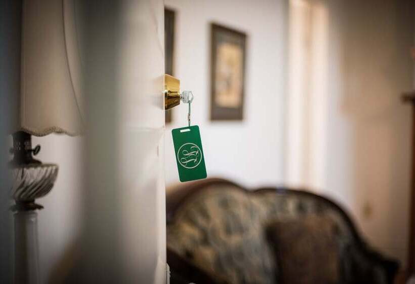 Love Lane Bed & Breakfast