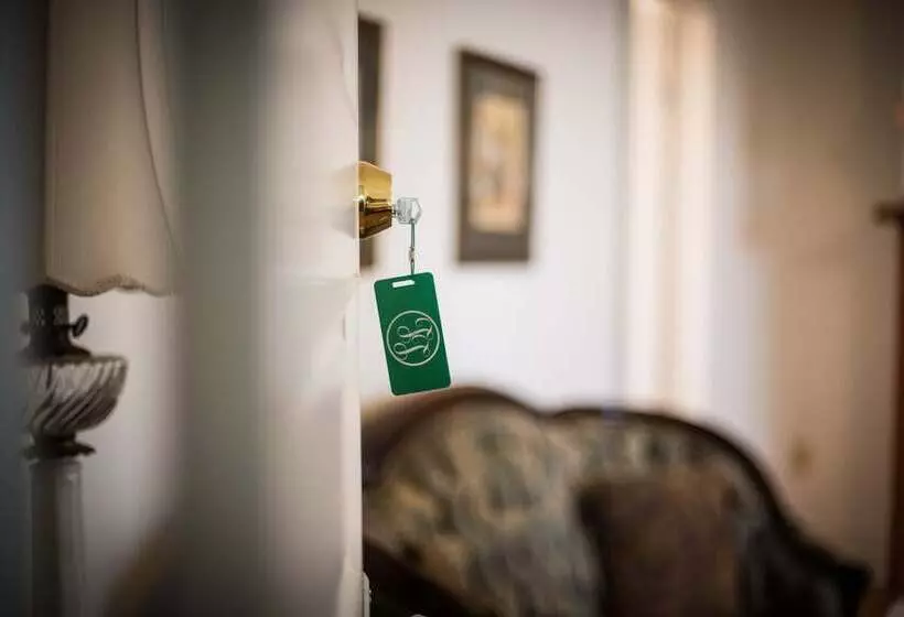 Love Lane Bed & Breakfast