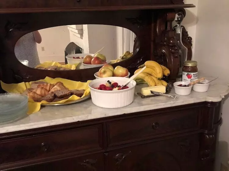 Love Lane Bed & Breakfast