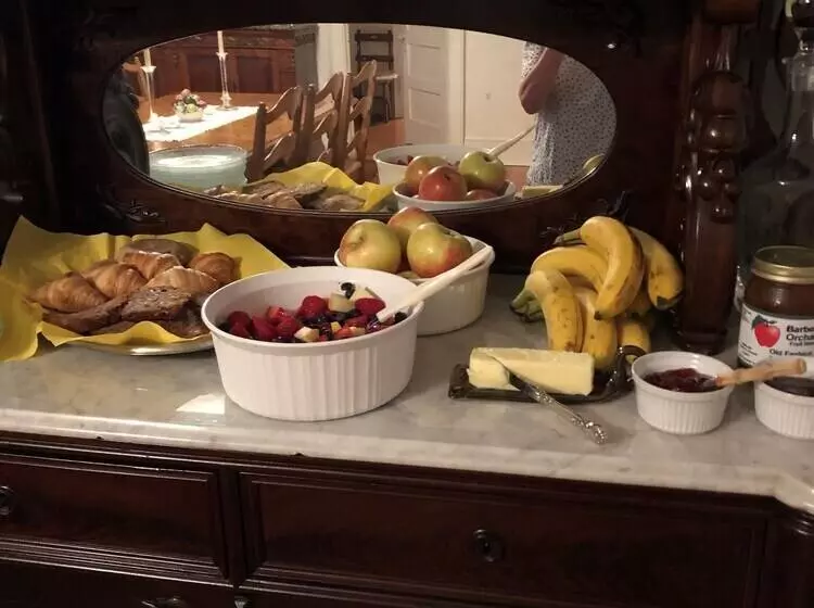 Love Lane Bed & Breakfast