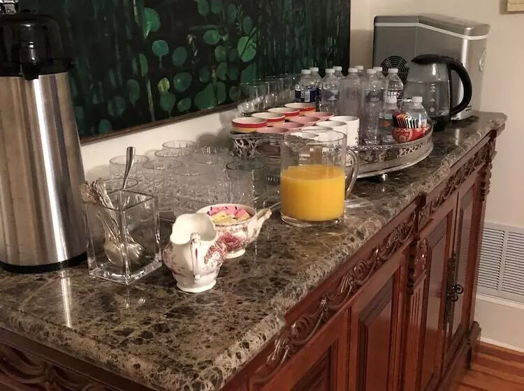 Love Lane Bed & Breakfast