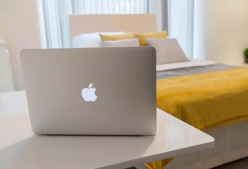 Majatalo Townhouse @ 166 Ruskin Road Crewe