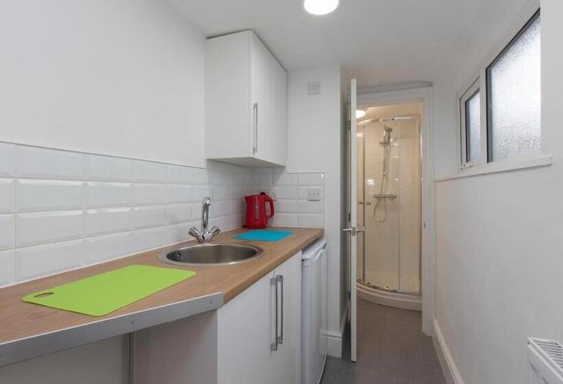 膳宿费 Townhouse @ 166 Ruskin Road Crewe