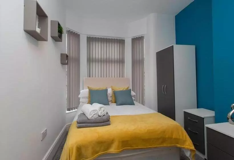 Majatalo Townhouse @ 166 Ruskin Road Crewe