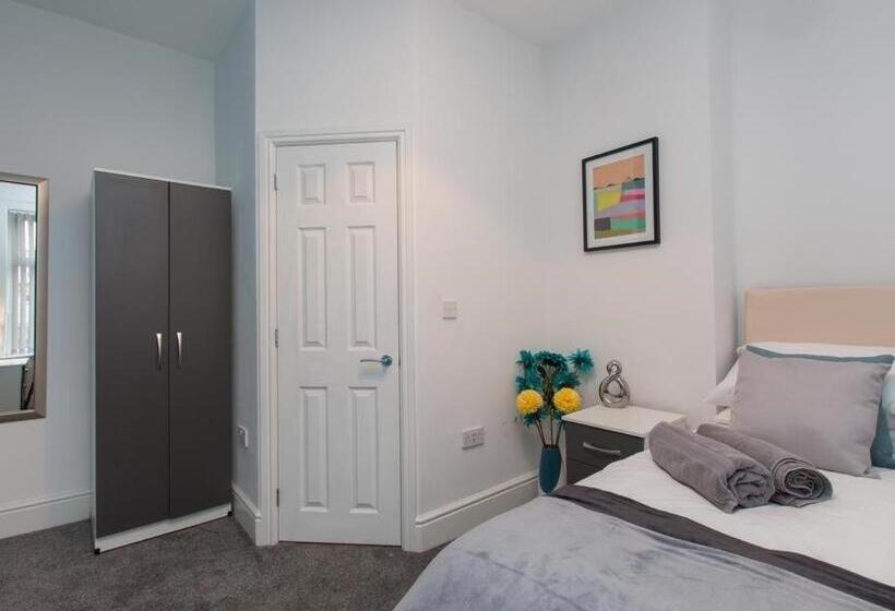 膳宿费 Townhouse @ 166 Ruskin Road Crewe