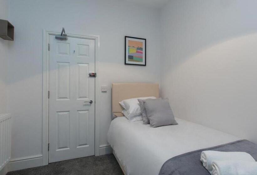 膳宿费 Townhouse @ 166 Ruskin Road Crewe