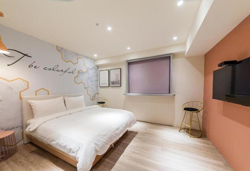 هاستل Lady M Luodong