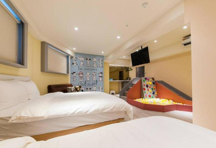 هاستل Lady M Luodong