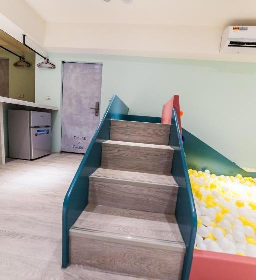 هاستل Lady M Luodong