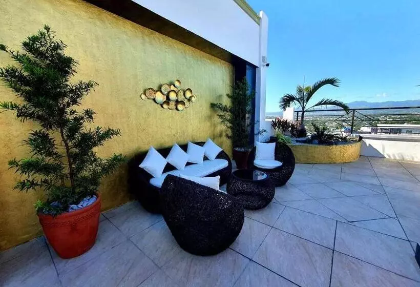 هتل Kandi Palace