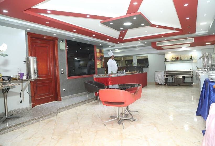 Grand Nile Royal Hotel At Nile Plaza