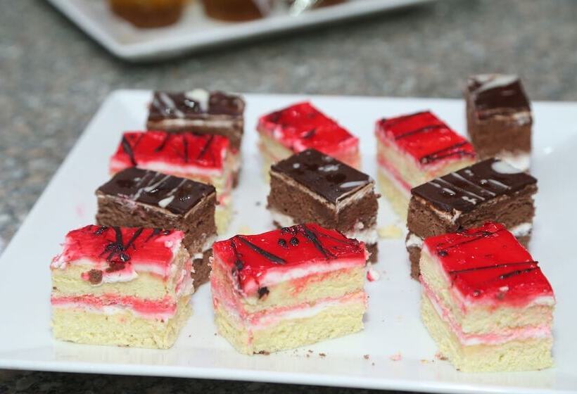 Grand Nile Royal Hotel At Nile Plaza