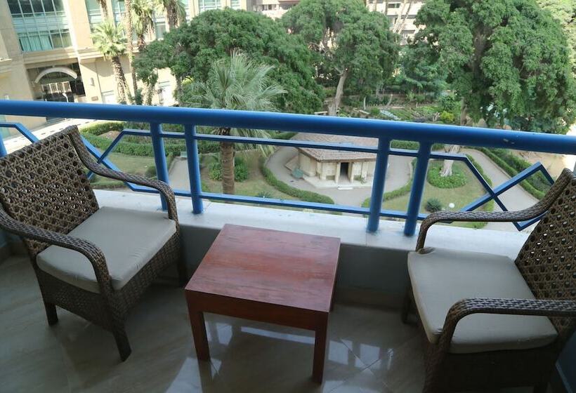 Grand Nile Royal Hotel At Nile Plaza