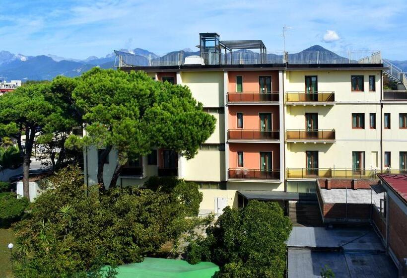 هتل Casa Per Ferie Nostra Signora Tonfano