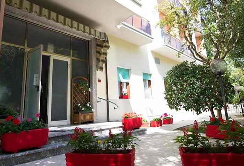 هتل Casa Per Ferie Nostra Signora Tonfano