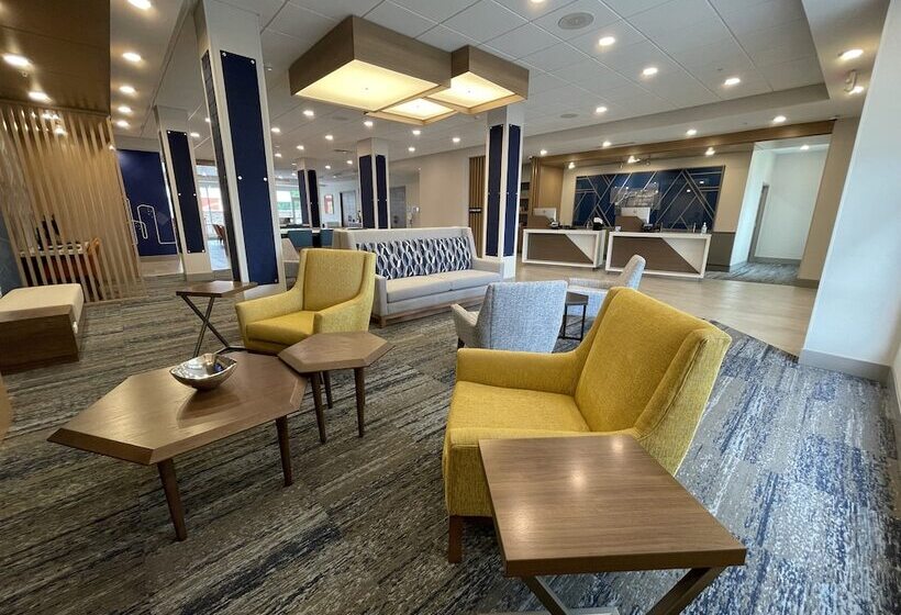 فندق Holiday Inn Express & Suites Ft. Smith Airport, An Ihg