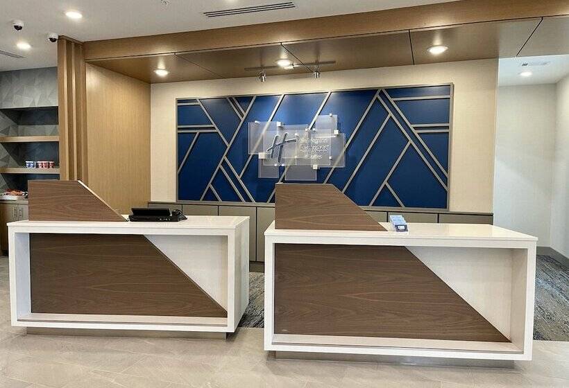 فندق Holiday Inn Express & Suites Ft. Smith Airport, An Ihg