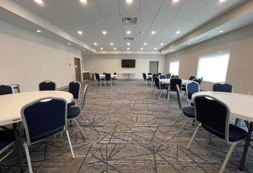 فندق Holiday Inn Express & Suites Ft. Smith Airport, An Ihg