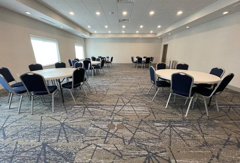 فندق Holiday Inn Express & Suites Ft. Smith Airport, An Ihg